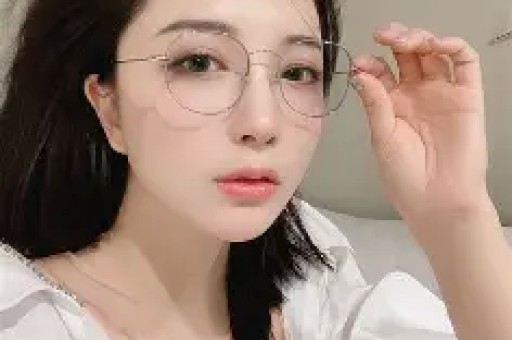 网红司晓迪凌晨发文自爆与多位男明星有染身材确实太好了！